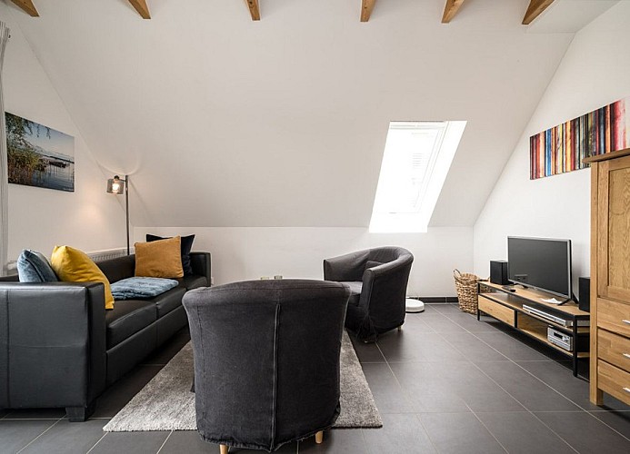U 7 OG - Schöne Ferienwohnung mit Balkon in Seenähe 