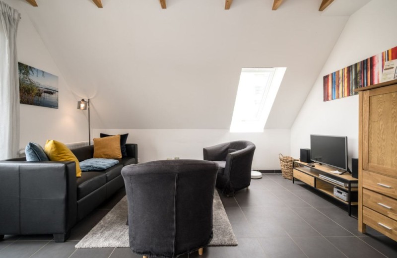 U 7 OG - Schöne Ferienwohnung mit Balkon in Seenähe 