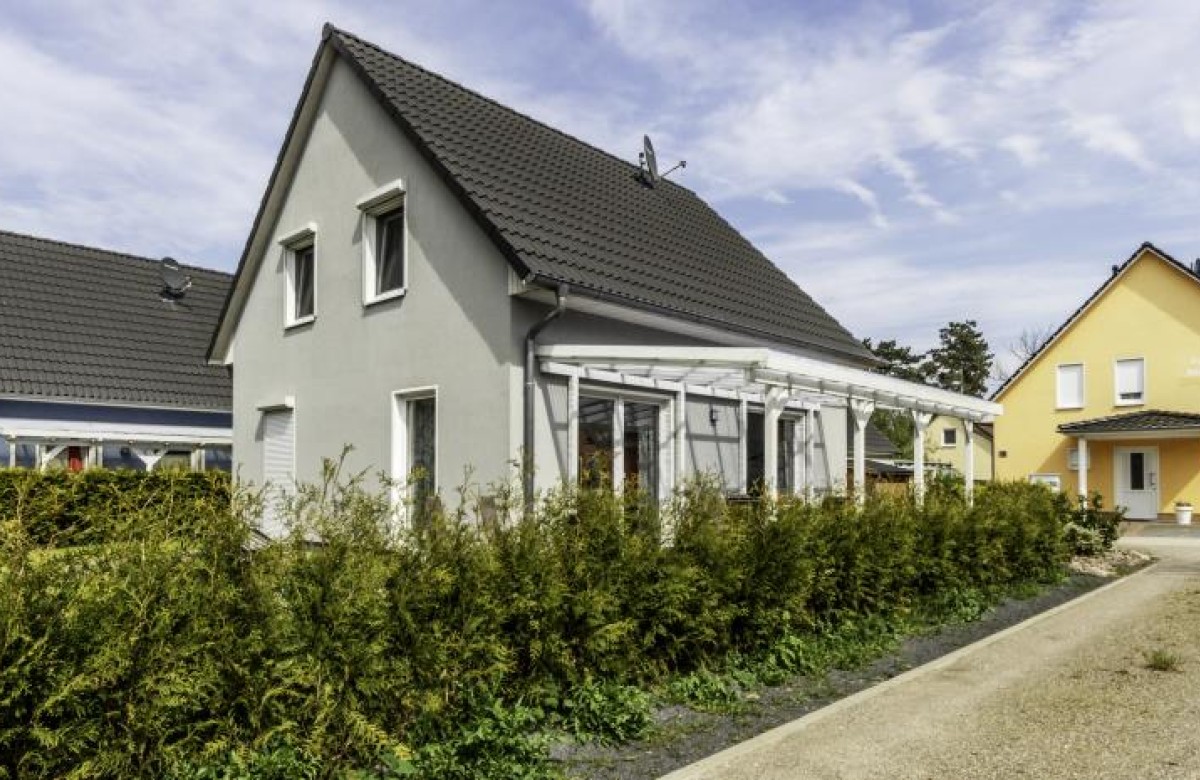 schönes Ferienhaus mit Sonnenterrasse & Garten
