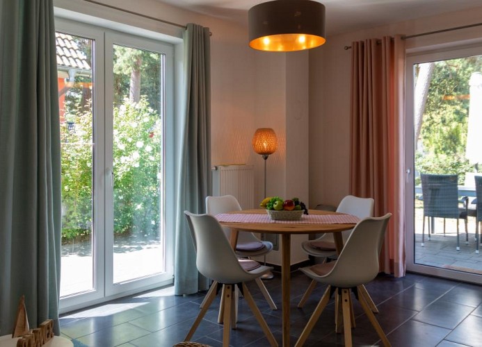 Helle Ferienwohnung mit Terrasse