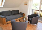 helles Wohnzimmer mit Balkon