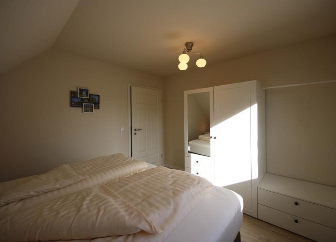 großzügiges Schlafzimmer 