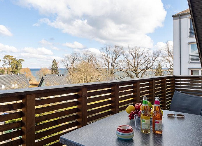 großer Balkon zum Entspannen