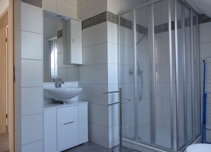 Badezimmer mit Dusche