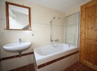 Badezimmer mit Badewanne