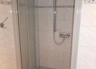 Badezimmer mit Dusche