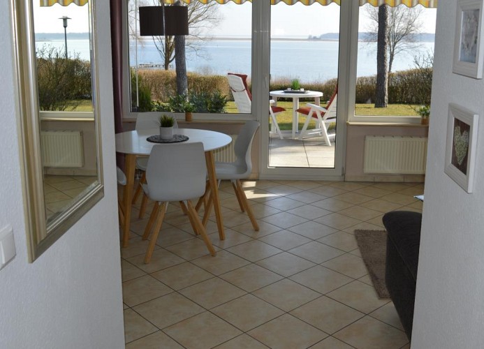 schöner, offener Wohnbereich mit direktem Terrassenzugang