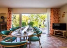 Erdgeschosswohnung mit großem Esstisch