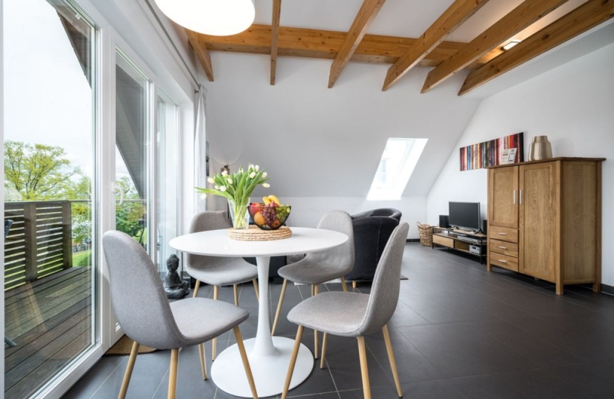 U 7 OG - Schöne Ferienwohnung mit Balkon in Seenähe 