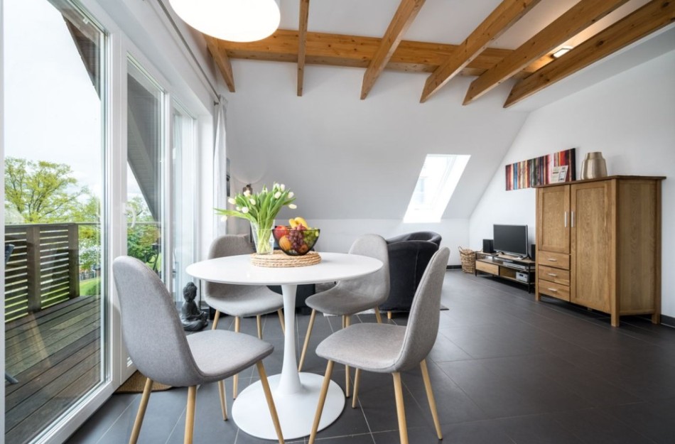 U 7 OG - Schöne Ferienwohnung mit Balkon in Seenähe 
