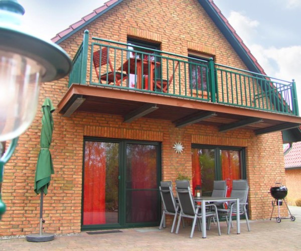 2 - Ferienhaus mit Terrasse und Seeblick