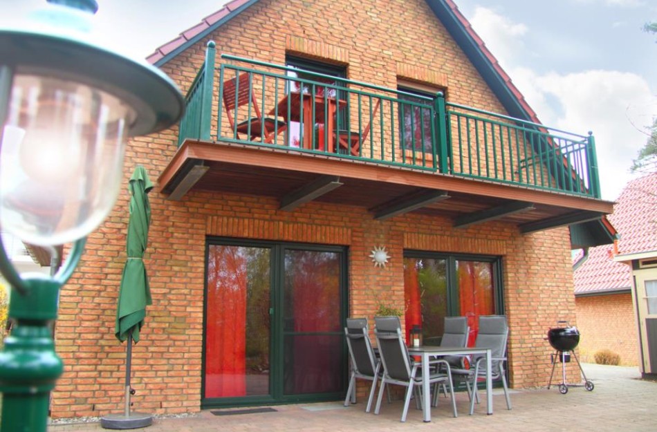 2 - Ferienhaus mit Terrasse und Seeblick