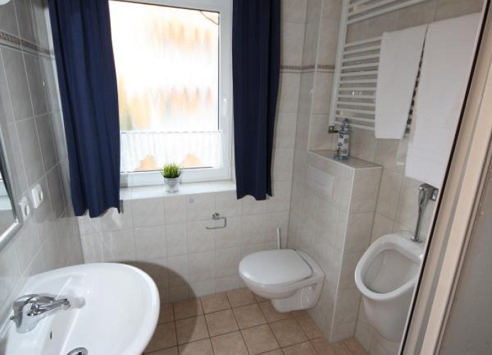 Tageslicht-Bad mit Dusche