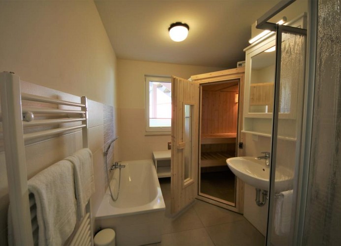 Badezimmer mit Sauna