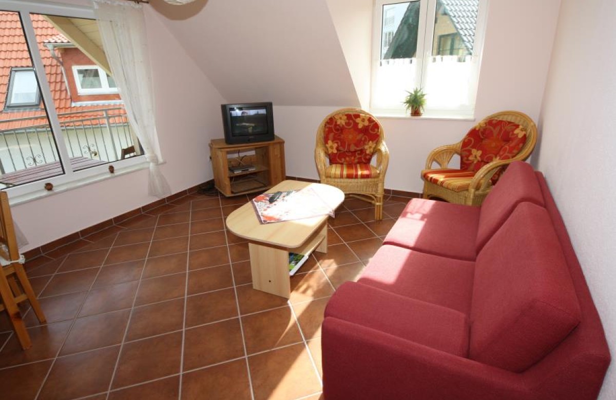 geschmackvolles, helles Wohnzimmer