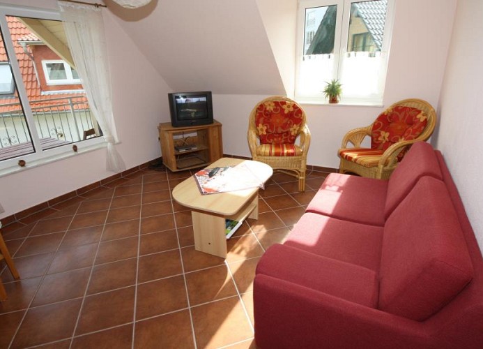 geschmackvolles, helles Wohnzimmer