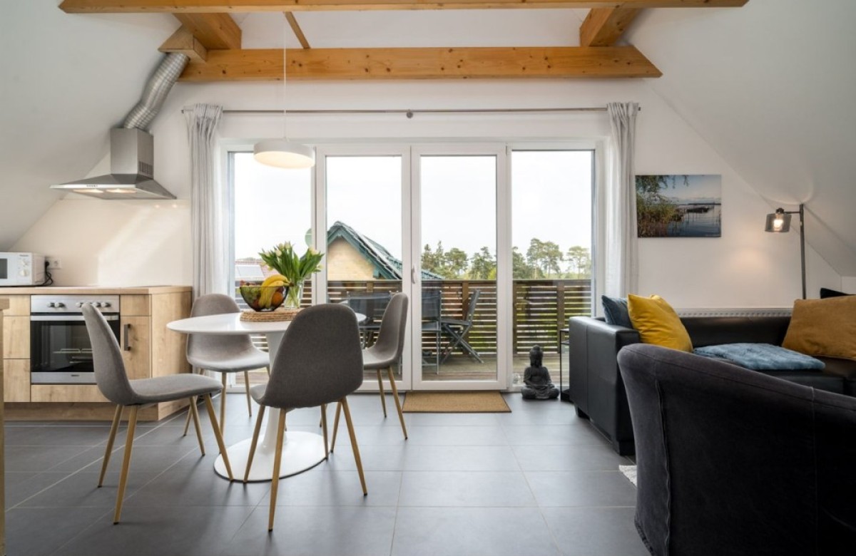 U 7 OG - Schöne Ferienwohnung mit Balkon in Seenähe 