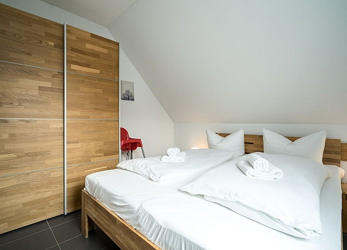 U 7 OG - Schöne Ferienwohnung mit Balkon in Seenähe 