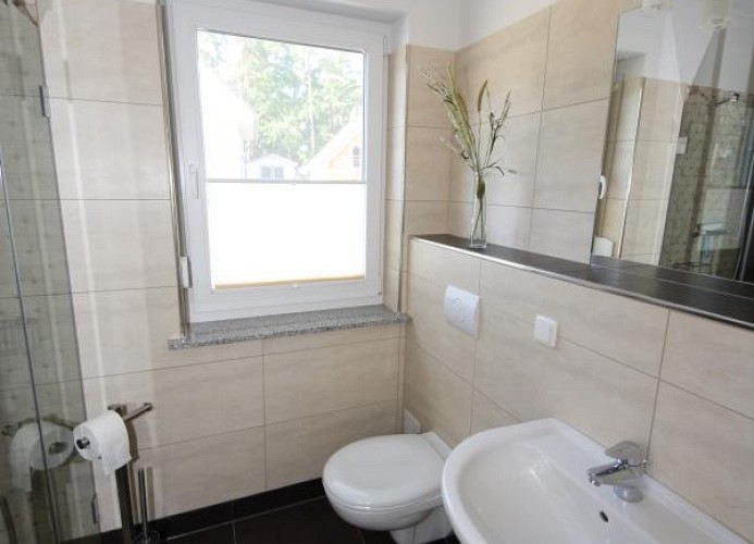 Tageslicht-Bad mit Dusche