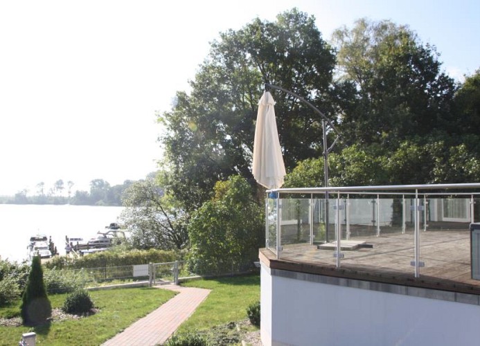 kleines Appartement direkt am See