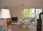 Entspannen Sie sich in diesem gemütlichen Wohnzimmer mit Kamin ...