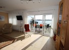 offener Wohnbereich mit direktem Terrassenzugang