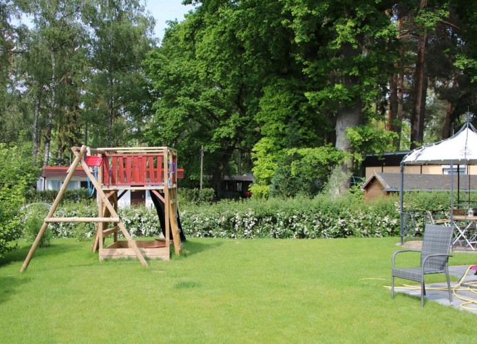 toller Garten mit Kinderspielplatz