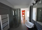 Badezimmer mit Dusche