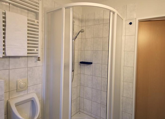 Dusche des Badezimmers