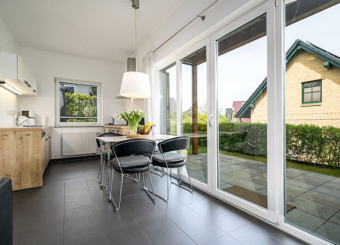 U 7 OG - Schöne Ferienwohnung mit Balkon in Seenähe 