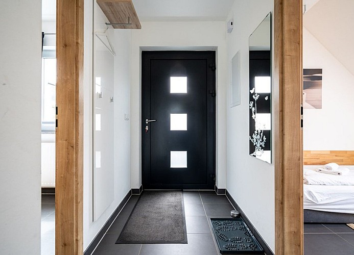 U 7 OG - Schöne Ferienwohnung mit Balkon in Seenähe 
