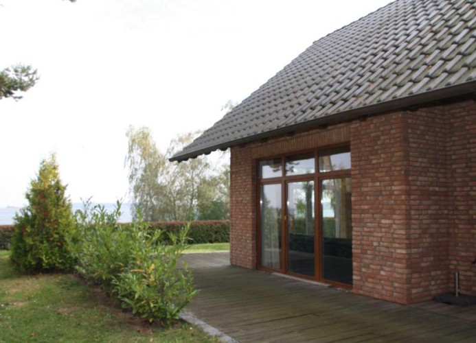 große Terrasse rund ums Haus!