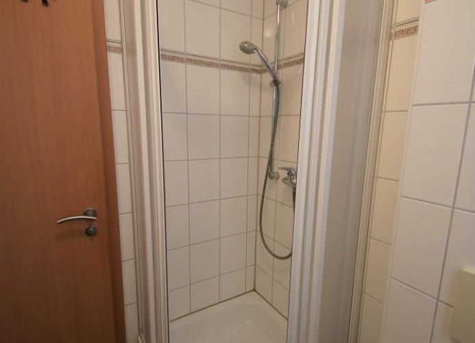 Dusche des Badezimmers