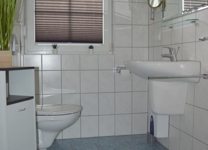 Tageslicht-Bad mit Dusche