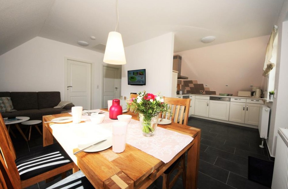 K 102 OG - Ferienwohnung mit Balkon