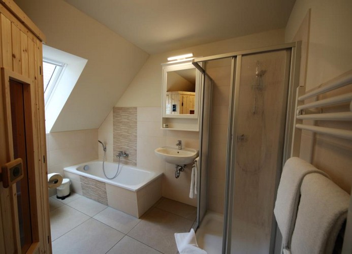 Badezimmer mit Sauna