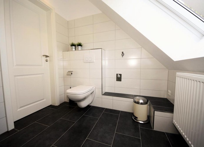 modernes Badezimmer