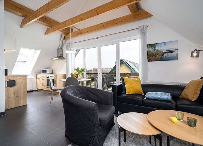 U 7 OG - Schöne Ferienwohnung mit Balkon in Seenähe 