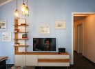 Wohnzimmer mit Flachbildfernseher - Platz für die ganze Familie
