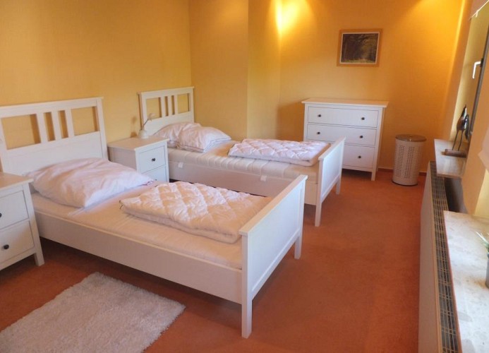 farbenfrohes Zweitbettzimmer für die Geschwister