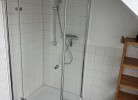 Tageslicht-Bad mit Dusche im OG