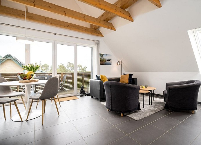 U 7 OG - Schöne Ferienwohnung mit Balkon in Seenähe 