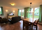 schöner, offener Wohnbereich mit direktem Terrassenzugang