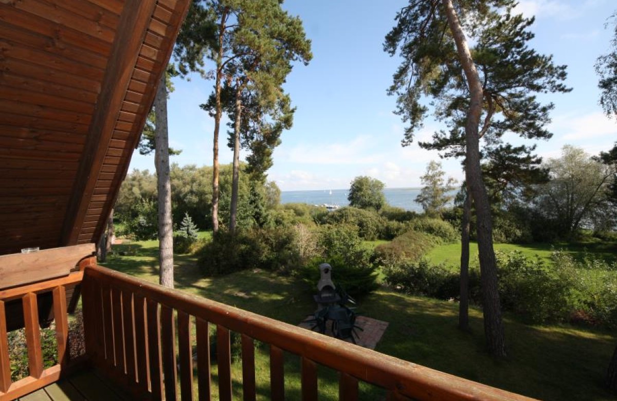 Geniessen Sie den herrlichen Seeblick von Ihrem Balkon ...