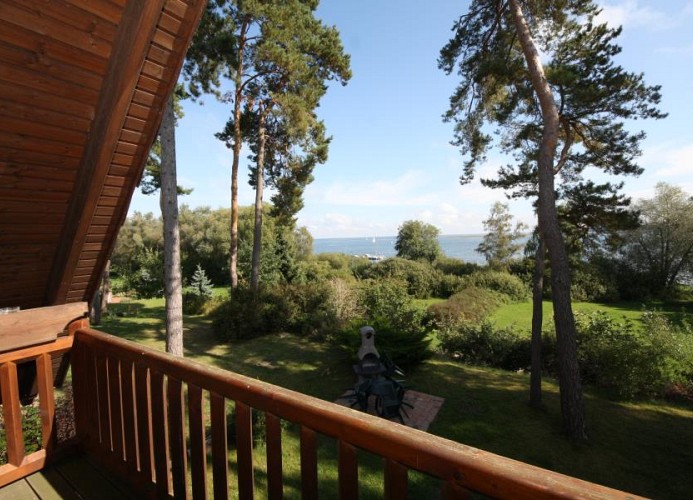 Geniessen Sie den herrlichen Seeblick von Ihrem Balkon ...