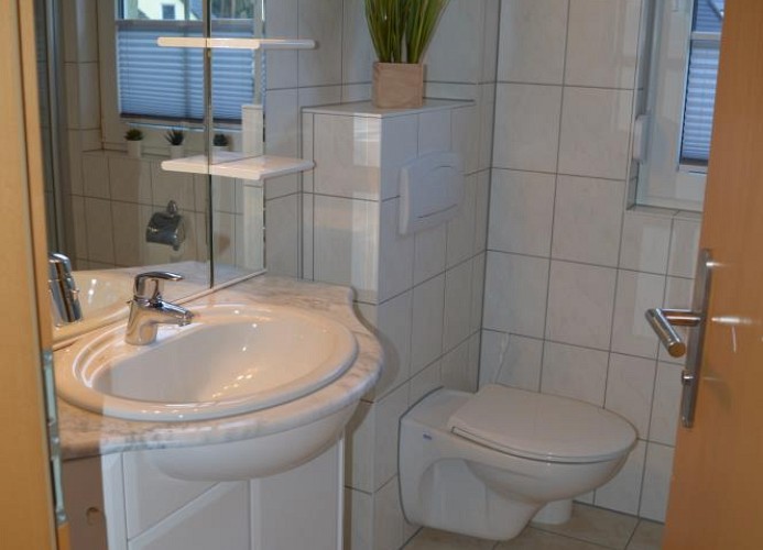 Tageslicht-Bad mit Dusche