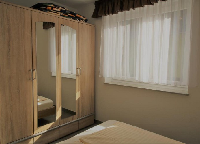 Doppelbettzimmer - großzügiger Kleiderschrank
