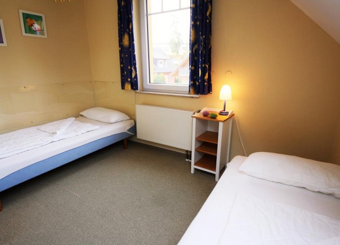 Zwiebettzimmer mit Einzelbetten