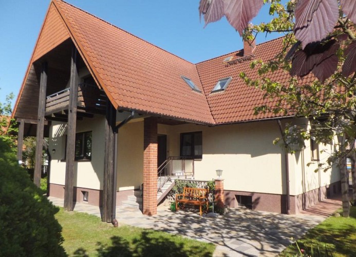 Außenansicht des kompletten Hauses